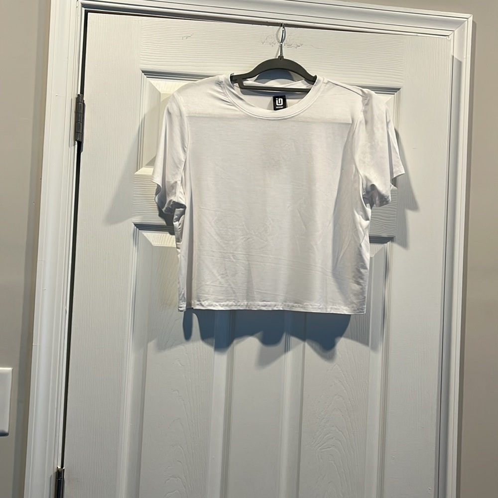 Ideology White Crop Relaxed Short Sleeve Tee. Size M Active wear.